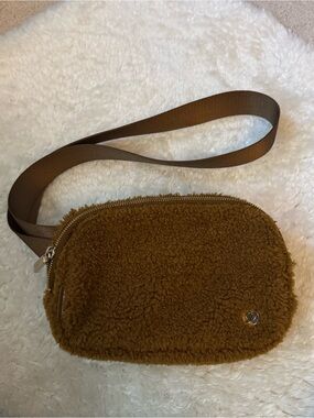 Lululemon Sherpa belt bag